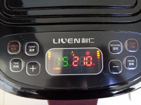 然后开启空气炸锅210度加热15分钟