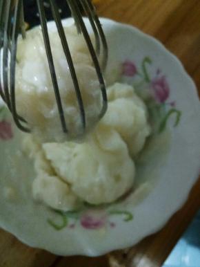 放入微波炉，高火一分钟，取出搅拌