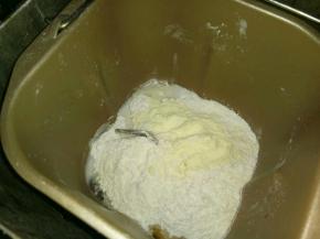 主面团材料，加入面包机，把中种面团，撕小块，加入，揉至，出膜