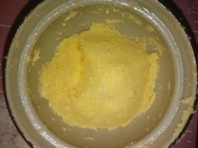 加入椰蓉，搅拌均匀，放冰箱冷藏备用；