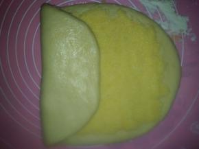 左侧向右对折；