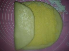 左侧向右对折；