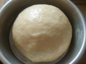 表面刷一层鸡蛋液（份量外）；