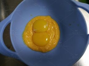 加入蛋黄