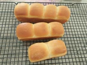 出炉后脱模，晾至手温即可放入保鲜袋保存。