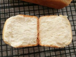 吐司撕开后的组织还是不错的。