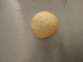 摔揉至面团表面起泡就好了。