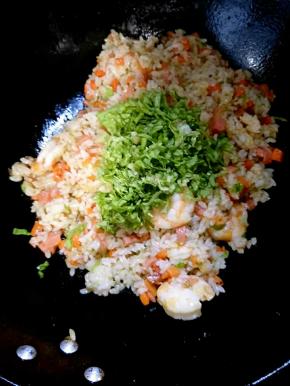 关火加入生菜叶