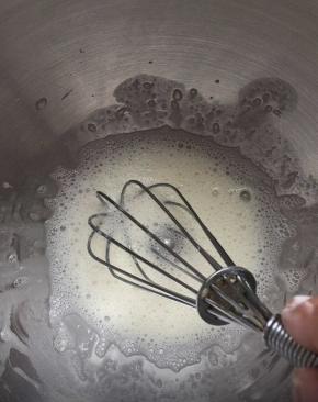 蛋白粉和水混合均匀，无颗粒