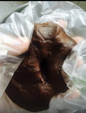 面团放保鲜袋，醒面20分钟。