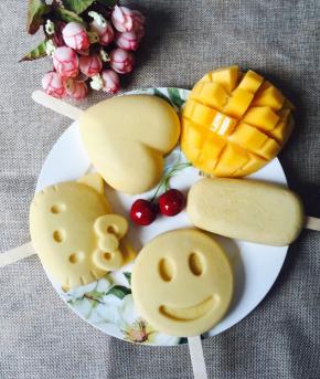 冻好之后，取果酱涂眼睛上