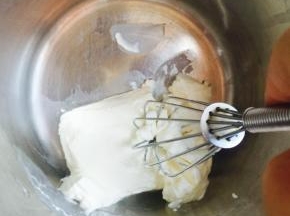 奶酪隔水搅至顺滑