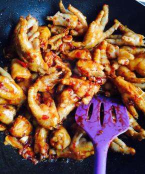 放鸡爪翻炒