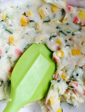 拌入各种碎，搅匀