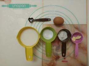 准备好制作卡士达酱的原料