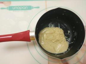 加入无盐黄油搅拌均匀，稍微放凉后加入郎姆酒搅拌均匀。完全放凉后密封冷藏备用。