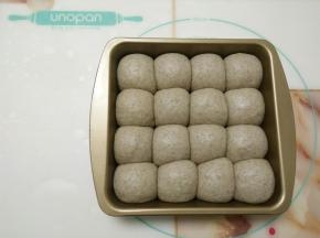 放温暖处发酵一小时左右，至烤盘九分满