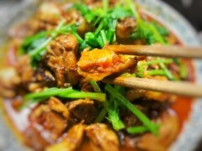 8、美味、过瘾的鸡公煲。