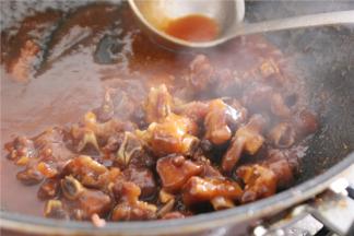 大火收汁即可盛出装盘