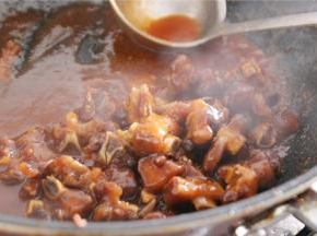 大火收汁即可盛出装盘