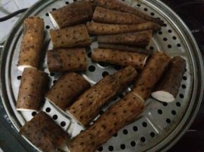 放入蒸锅里蒸20分钟左右至软烂。