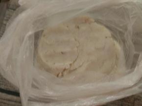 隔着保鲜袋揉均匀。