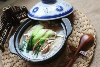 这道汤保持汤的原汁原味和素菜的清香味，不需要加味精，如果嫌味道淡的可以适当加一点盐。