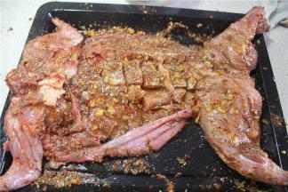 选用色拉油或者大豆油