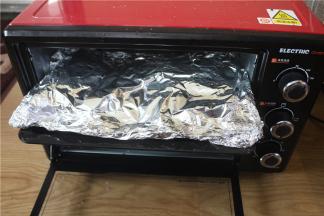 包好后，再放入烤箱烤10分钟，即可取出