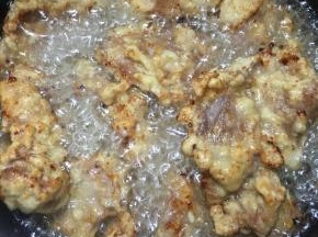 复炸一次，肉更加酥脆。