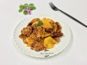 下入肉片快速翻炒均匀即可关火。