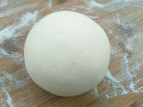 然后揉成馒头的形状