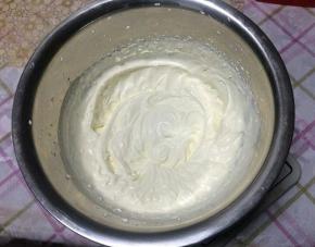 淡奶油打发至纹路明显并不会消失。