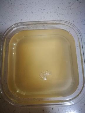 酸浆，气温低 ，没有发酵好，不够酸，所以加了点米醋，要是酸味才可以点豆腐