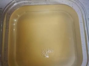 酸浆，气温低 ，没有发酵好，不够酸，所以加了点米醋，要是酸味才可以点豆腐