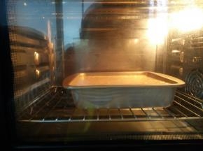 放入预热好的烤箱，150度烤50分钟。