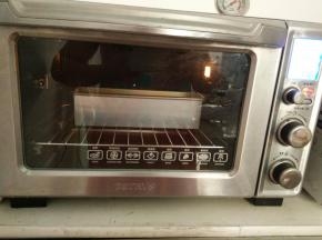 放入预热好的烤箱，170度，30分钟。