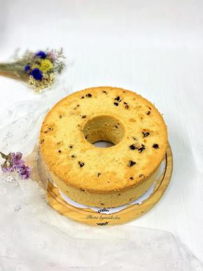 蛋糕完全冷却后脱模。