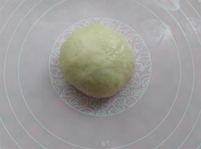 面团像包包子那样捏紧，收口朝下