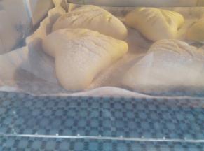 放入烤箱里，烤箱中层180度，烘烤20分钟，烤的过程中观察颜色，烤上色后可以加盖锡纸，防止颜色过深或者烤焦了