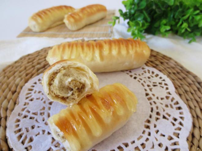 肉松沙拉毛毛虫面包