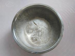 面粉，咖啡粉，泡打粉混合过筛