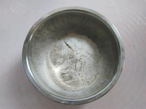 面粉，咖啡粉，泡打粉混合过筛