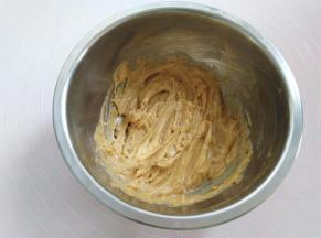 打发到浓稠细腻状