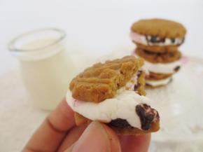 酥酥的口感，搭配上自己做的酸奶，下午茶就是这么简单