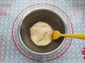 面团混合均匀到无干粉就可以了