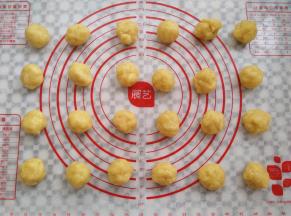 面团平均分成24个小面团
