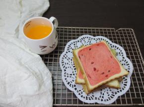 吐司放凉后切片