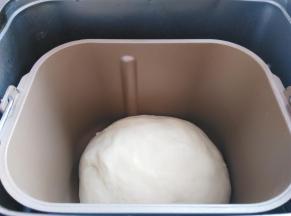 面团发酵30分钟，发大到2倍