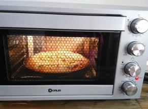 烤箱底层，上火190度，下火170度烤22分钟，烤熟后取出